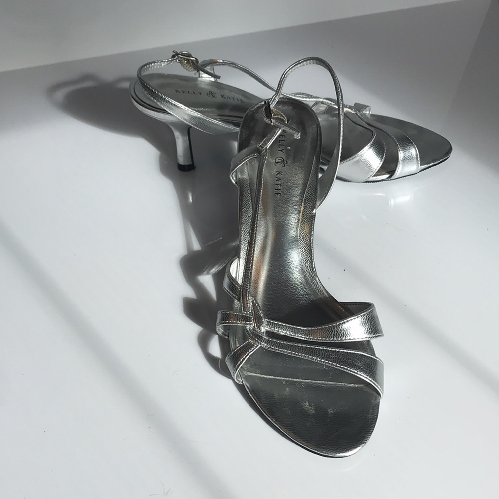 Kelly& Katie Silver Sandals Size 7.5M w/ 2.5 Inch Heel